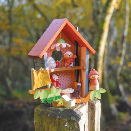 Drevené hniezdo Robin’s Nest Box Tender Leaf Toys s figúrkami vtáčikov a vajíčkom