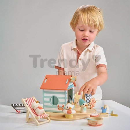Drevený stánok s občerstvením na pláži Sandy´s Beach Hut Tender Leaf Toys s lehátkom a 3 figúrky čajok