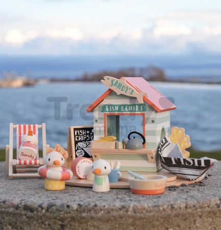 Drevený stánok s občerstvením na pláži Sandy´s Beach Hut Tender Leaf Toys s lehátkom a 3 figúrky čajok