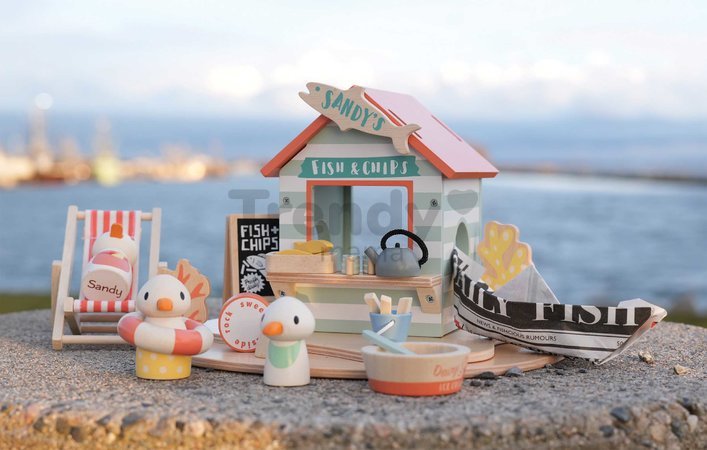 Drevený stánok s občerstvením na pláži Sandy´s Beach Hut Tender Leaf Toys s lehátkom a 3 figúrky čajok