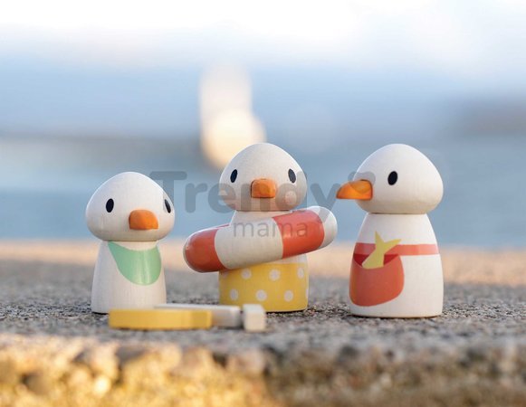 Drevený stánok s občerstvením na pláži Sandy´s Beach Hut Tender Leaf Toys s lehátkom a 3 figúrky čajok