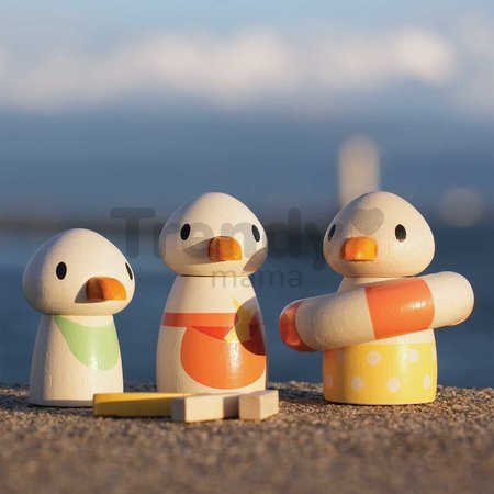 Drevený stánok s občerstvením na pláži Sandy´s Beach Hut Tender Leaf Toys s lehátkom a 3 figúrky čajok