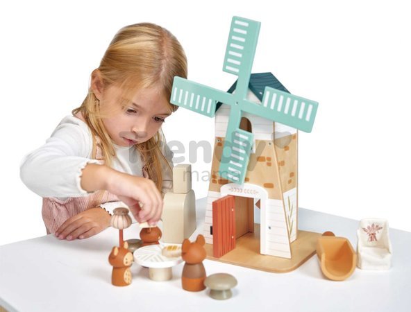 Drevený veterný mlyn Penny Windmill Tender Leaf Toys s pecou na pečenie chleba a 3 figúrky myšiek