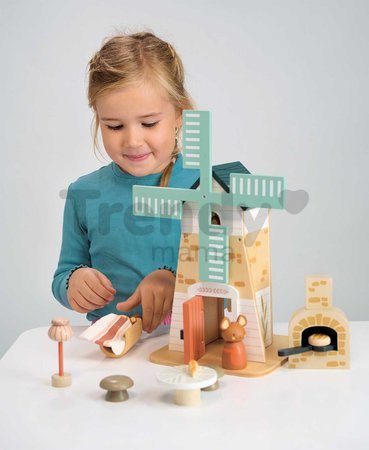 Drevený veterný mlyn Penny Windmill Tender Leaf Toys s pecou na pečenie chleba a 3 figúrky myšiek