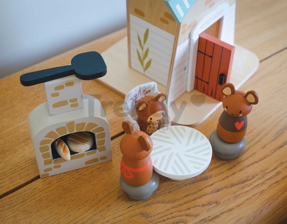 Drevený veterný mlyn Penny Windmill Tender Leaf Toys s pecou na pečenie chleba a 3 figúrky myšiek