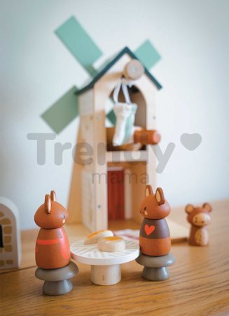 Drevený veterný mlyn Penny Windmill Tender Leaf Toys s pecou na pečenie chleba a 3 figúrky myšiek