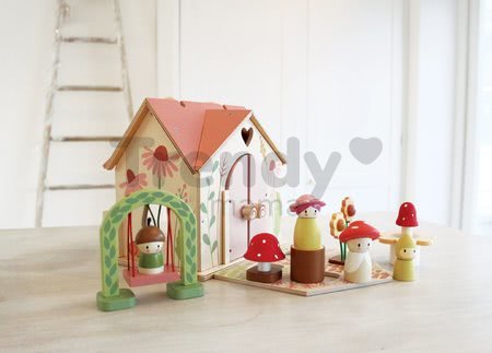 Drevený lesný domček Rosewood Cottage Tender Leaf Toys s hojdačkou záhradkou a 4 postavičkami