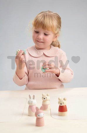 Drevená zajačia rodinka Bunny Tales Tender Leaf Toys otec a mama so zajačikom