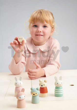 Drevená zajačia rodinka Bunny Tales Tender Leaf Toys otec a mama so zajačikom