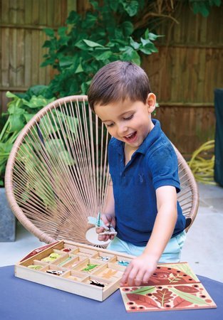 Drevený hotel pre hmyz The Bug Hotel Tender Leaf Toys 13 druhov hmyzu s názvami