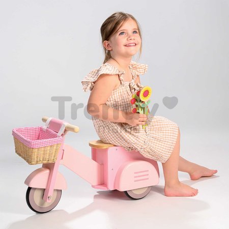 Drevené odrážadlo s prúteným košíkom Scooter with Basket Tender Leaf Toys ružové s gumenými kolesami od 24 mes