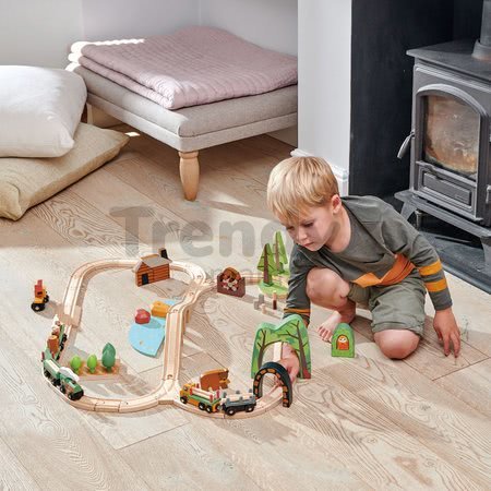 Drevená vláčikodráha v borovicovom lese Wild Pines Train set Tender Leaf Toys s vlakom a autami zvieratká s prírodou