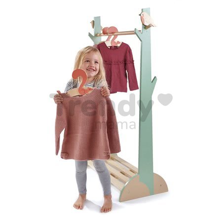 Drevený detský šatník Forest Clothes Rail Tender Leaf Toys s 3 vešiakmi a vtáčikmi