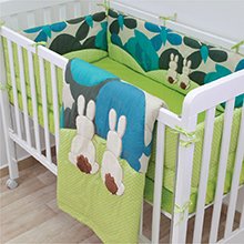 Set pentru pătuț Joy Rabbits Green toT's-smarTrike cuib iepurași, pilota și cearșaf verde de la 0 luni