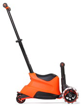 Odrážadlo a kolobežka 2v1 trojkolesová s LED kolesami Xtend Scooter Ride-on Orange smarTrike s vodiacou tyčou s nastaviteľnou výškou a úložným priesto