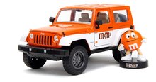 Autíčko Jeep Wrangler 2007 M&M Jada kovové s otvárateľnými dverami a figúrka Orange dĺžka 18 cm 1:24