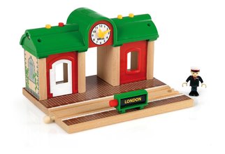 Drevená vlaková stanica so svetlom Record & Play Station BRIO elektronická s funkciou nahrávania a prehrávania od 3 rokov BRIO5781