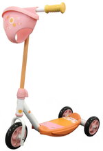 Kolobežka trojkolesová s košíkom pre bábiku 3 Wheels Scooter Smoby s kovovou konštrukciou protišmyková a výškovo nastaviteľnými riadidlami