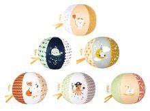 Minge textilă pentru pătuț My cute ball Kaloo 10 cm 6 motive - Iepuraș, Balenă, Bufniță, Lebădă, Caracatiță, Vulpe de la 0 luni