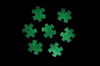 Senzorická kľúčenka pre rozvoj jemnej motoriky NANO puzzle MUFFIK svietiaca