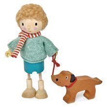 Drevená postavička otec so psom Mr. Goodwood Tender Leaf Toys na prechádzke v pulóvri