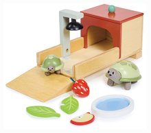 Drevený domček pre korytnačky Tortoise Pet Set Tender Leaf Toys s 2 figúrkami a doplnkami od 3 rokov 
