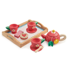 Drevená tácka s čajovou súpravou Tea Tray Tender Leaf Toys 12-dielna súprava s čajníkom a koláčmi