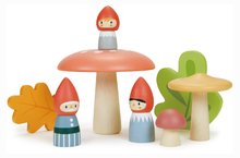 O familie de pitici din lemn Woodland Gnome Family Tender Leaf Toys cu 3 figurine de 3 la ani TL8388