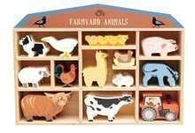 Drevené domáce zvieratká na poličke 39 ks Farmyard set Tender Leaf Toys 37*8*27 cm