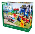 Drevená vláčikodráha so záchranárským tímom Rescue Team Train Set BRIO 38 dielov sanitka so zvukom a svetlom a policajné autíčko so stanicou a 3 figúr