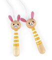 Švihadlo Zajac Bunny Skipping Rope Janod s drevenými rúčkami a nastaviteľnou dĺžkou