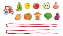 Drevená reťaz prevliekačka Zelenina Vegetable Garden Threading Beads Janod 11 drevených dielikov a 2 šnúrky od 24 mes