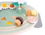 Drevený didaktický stolík Záhrada Garden Activity Table Sweet Cocoon Janod s aktivitami od 12 mes