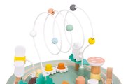 Drevený didaktický stolík Záhrada Garden Activity Table Sweet Cocoon Janod s aktivitami od 12 mes
