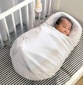 Hniezdo na spanie pre bábätká Cocoonababy® Pod Support Nest Red Castle s doplnkami šedé od 0-3 mes