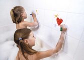 Kreslenie vo vani Coloring in the Bath Janod 6 umývateľných pasteliek so špongiou J04725