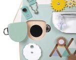 Drevená motorická doska s aktivitami Medveď Bear Activity Board Pure Janod 20 aktivít od 18 mes J05162