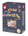 Drevená reťaz prevliekačka Farma Stringable Farm Theme Beads Janod 11 drevených dielikov a 2 šnúrky od 24 mes J05315