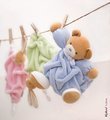 Plyšový medvedík na maznanie Plume-Raspberry Bear Doudou Kaloo 20 cm v darčekovom balení pre najmenších ružový