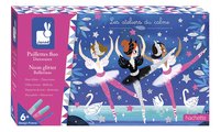 Midi kreatívna sada Farebný piesok s trblietkami Baletka Neon Glitter Ballerinas Atelier Janod 3 samolepiace obrázky od 6 rokov J07945