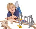 Drevená vláčikodráha so stanicou Train Set with Bridge Eichhorn s rušňom 2 vozňami mostom a doplnkami 54 dielov 450 cm dĺžka koľajníc