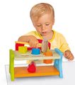 Drevená zatĺkačka s kockami Hammering Bench Eichhorn s kladivom a 5 rôznych farebných tvarov a farieb 7 dielov od 12 mes
