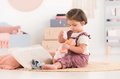 Bábika Bébé Calin Good Night Set Corolle s modrými klipkajúcimi očami a spacím vakom s fľašou a cumlíkom 30 cm od 18 mes