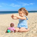 Bábika na kúpanie Baby Bath Alyzée Mon Premiere Poupon Corolle s čiernymi klipkajúcimi očami a žabou 30 cm od 18 mes