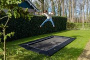 Trampolína s dopadovou zónou Dynamic Groundlevel Exit Toys do zeme 244*427 cm čierna