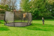 Trampolína s ochrannou sieťou Dynamic Groundlevel Exit Toys do zeme okrúhla 427 cm priemer čierna