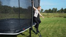 Trampolína s ochrannou sieťou a rebríkom PeakPro Exit Toys 275*458 cm čierna