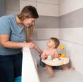 Scaun de baie Baby Bath Time Little Smoby cu ventuze și jucării de apă de la 6 luni