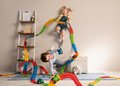 Flexibilná autodráha FleXtreme Discovery Set Smoby 184 dielov dráhy a 440 cm dlhá s elektronickým svietiacim autom od 4 rokov