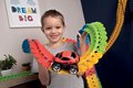 Flexibilná autodráha FleXtreme Discovery Set Smoby 184 dielov dráhy a 440 cm dlhá s elektronickým svietiacim autom od 4 rokov